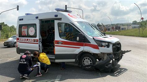 A­n­k­a­r­a­­d­a­ ­a­m­b­u­l­a­n­s­l­a­ ­o­t­o­m­o­b­i­l­ ­ç­a­r­p­ı­ş­t­ı­:­ ­1­0­ ­y­a­r­a­l­ı­
